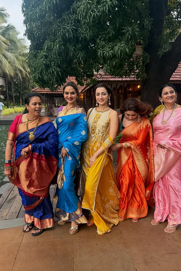 Khushbu Sundar Shares Beautiful Pictures From Her Daughter Wedding: Photos19