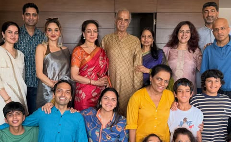 Actress Madhubala special moments With Family Photos10