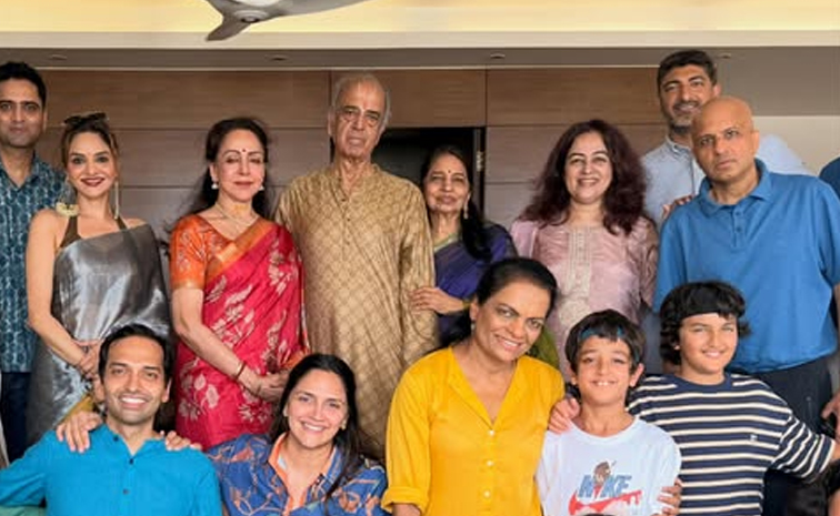 Actress Madhubala special moments With Family Photos4