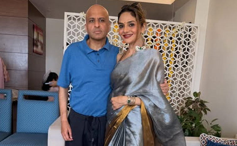 Actress Madhubala special moments With Family Photos7