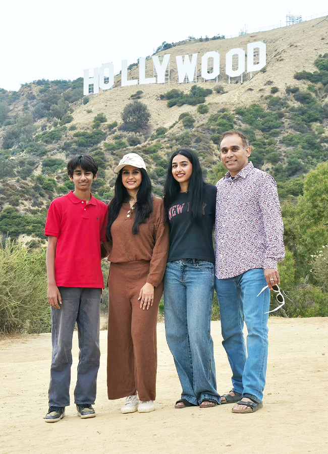 Heroine Laya Family Time Photos11