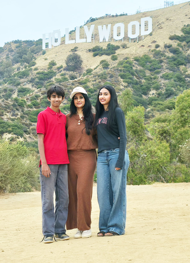 Heroine Laya Family Time Photos12