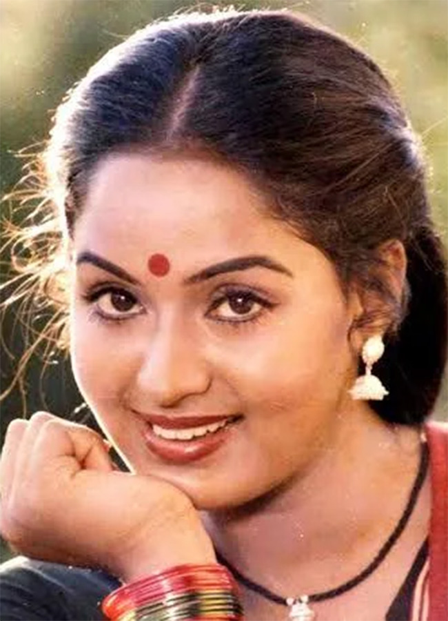 #HBDRadha : Actress Radha Nair Rare And Unseen Photos19