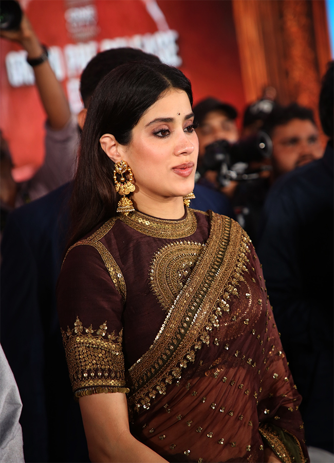 Peddi Movie : Actress Janhvi Kapoor Viral Photos12