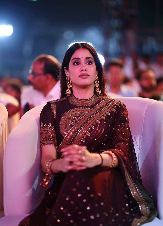 Peddi Movie : Actress Janhvi Kapoor Viral Photos16
