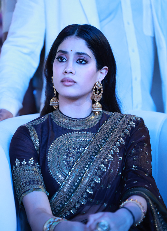 Peddi Movie : Actress Janhvi Kapoor Viral Photos19