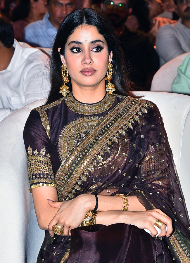 Peddi Movie : Actress Janhvi Kapoor Viral Photos2