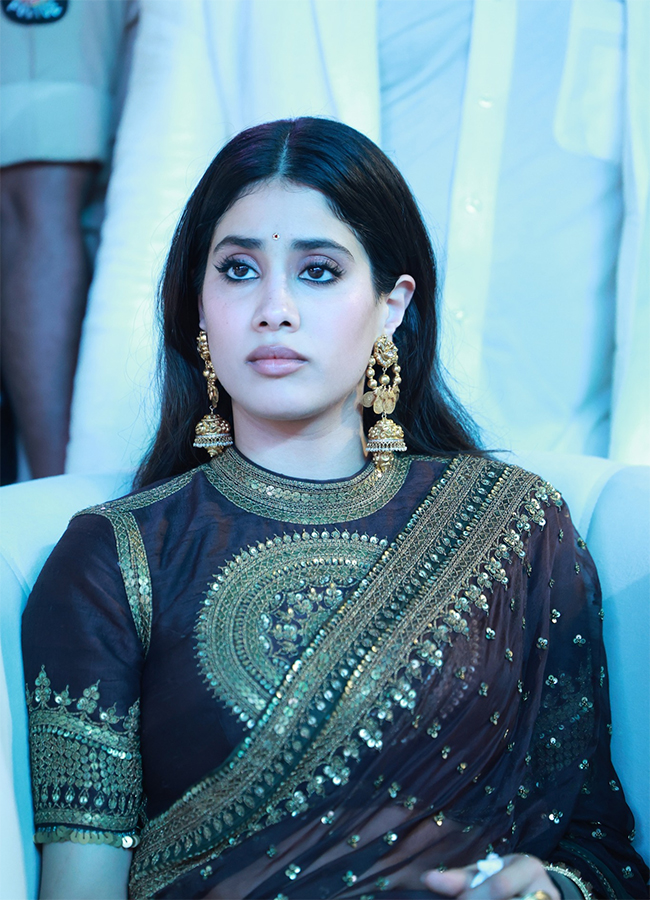 Peddi Movie : Actress Janhvi Kapoor Viral Photos20