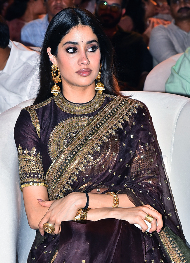 Peddi Movie : Actress Janhvi Kapoor Viral Photos3