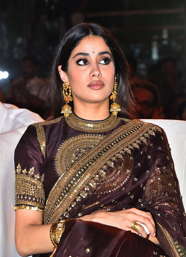 Peddi Movie : Actress Janhvi Kapoor Viral Photos5