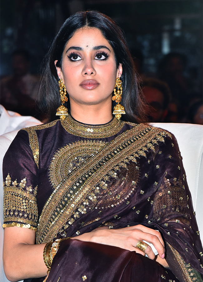 Peddi Movie : Actress Janhvi Kapoor Viral Photos6