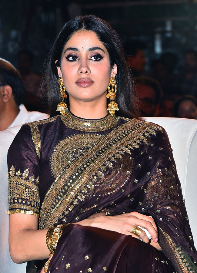Peddi Movie : Actress Janhvi Kapoor Viral Photos8