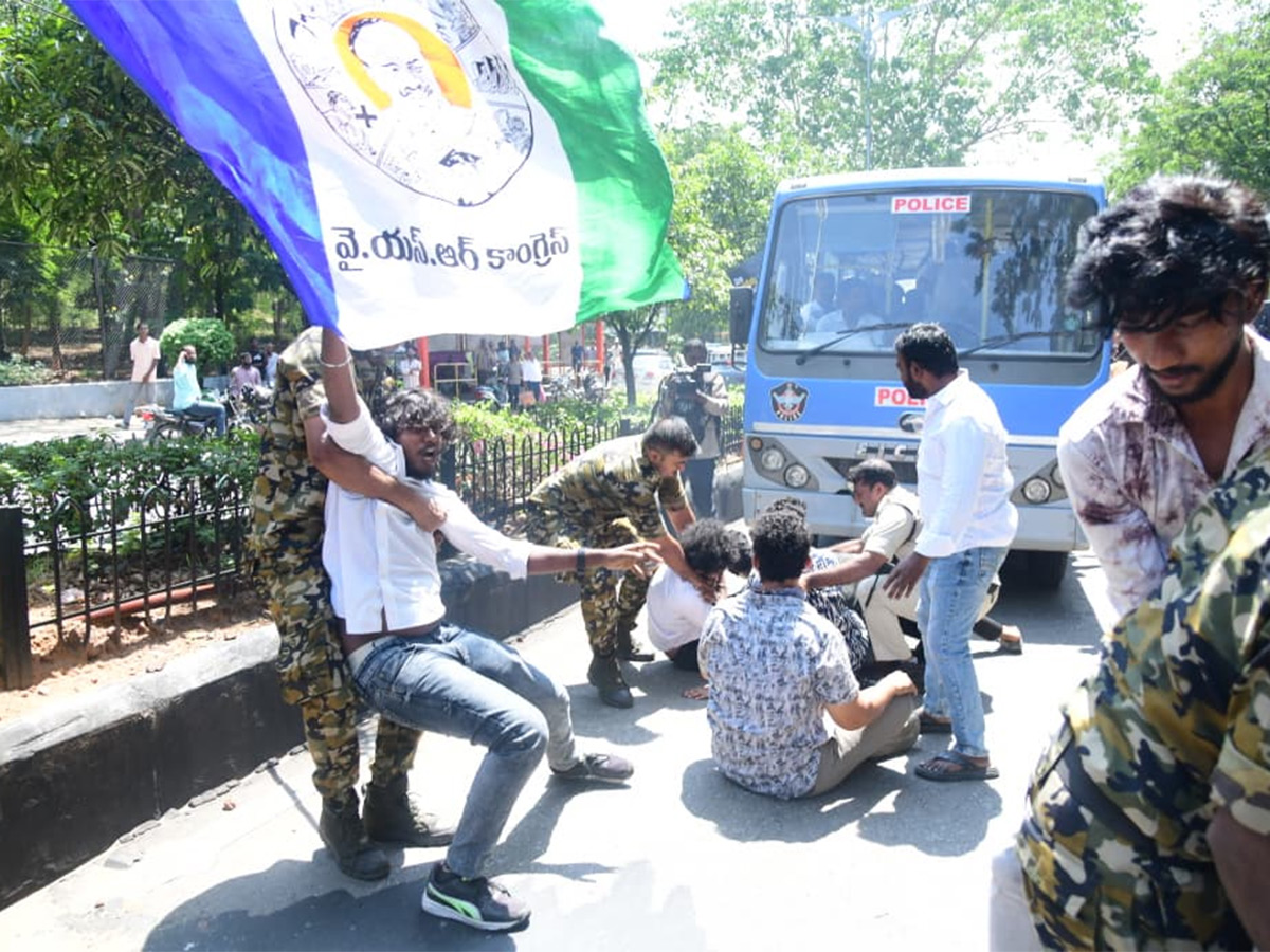 YSRCP Leaders Protest At Tirumala Alipiri HD Photos10