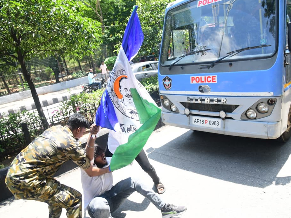 YSRCP Leaders Protest At Tirumala Alipiri HD Photos12