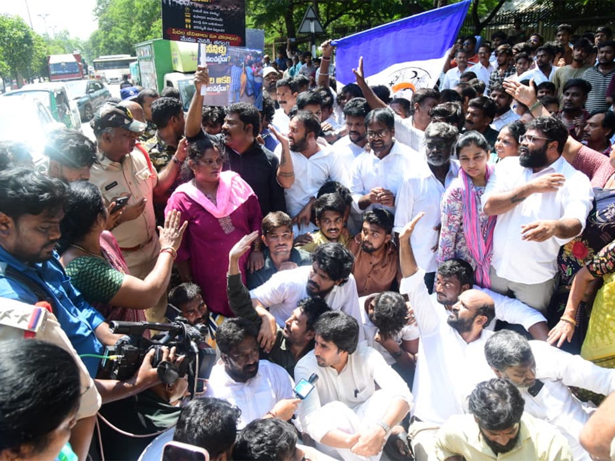 YSRCP Leaders Protest At Tirumala Alipiri HD Photos14