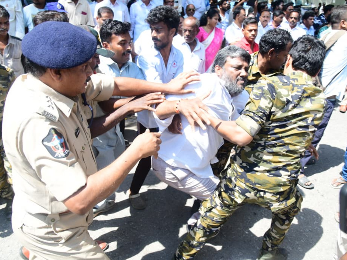 YSRCP Leaders Protest At Tirumala Alipiri HD Photos16