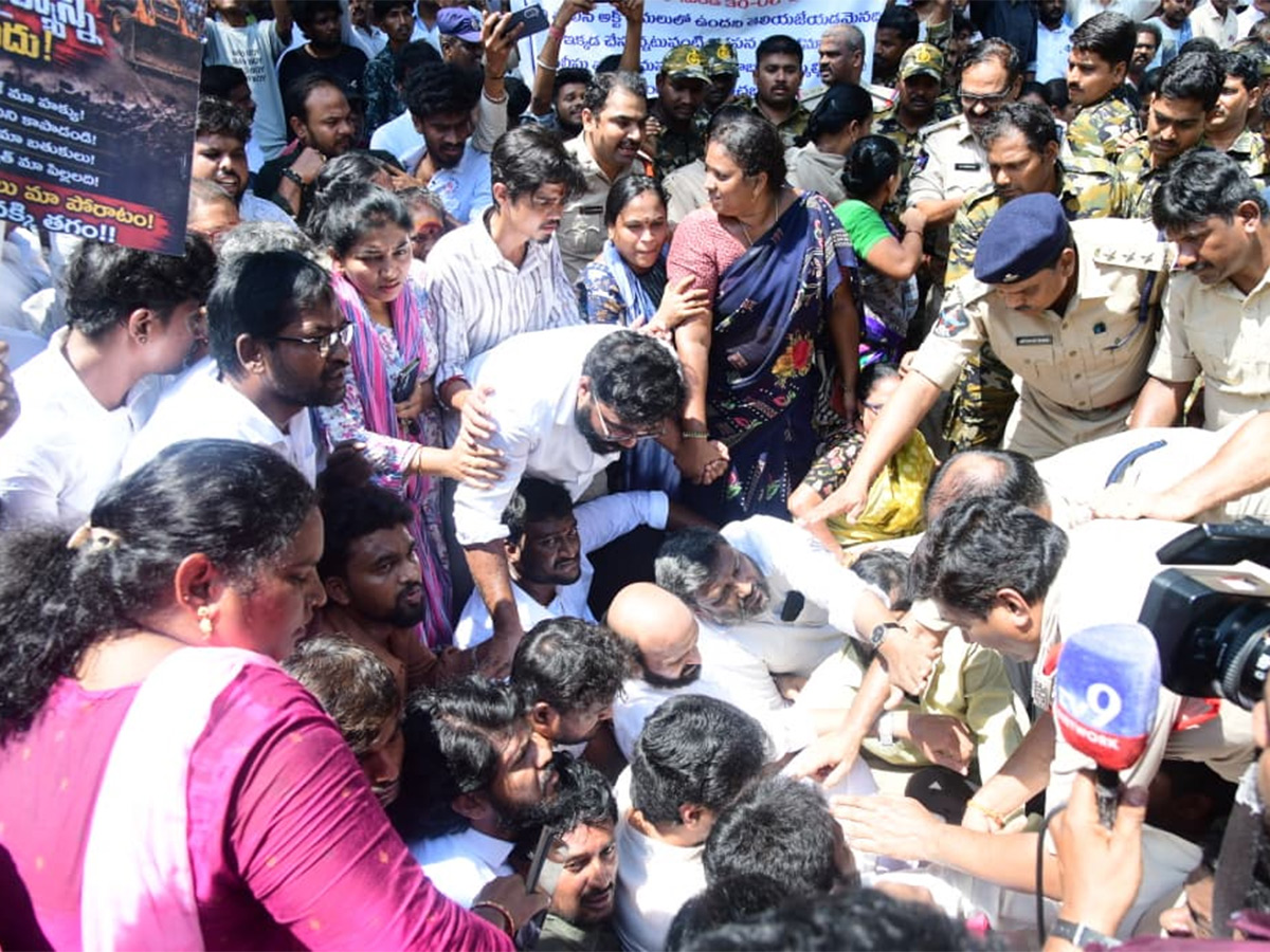 YSRCP Leaders Protest At Tirumala Alipiri HD Photos20