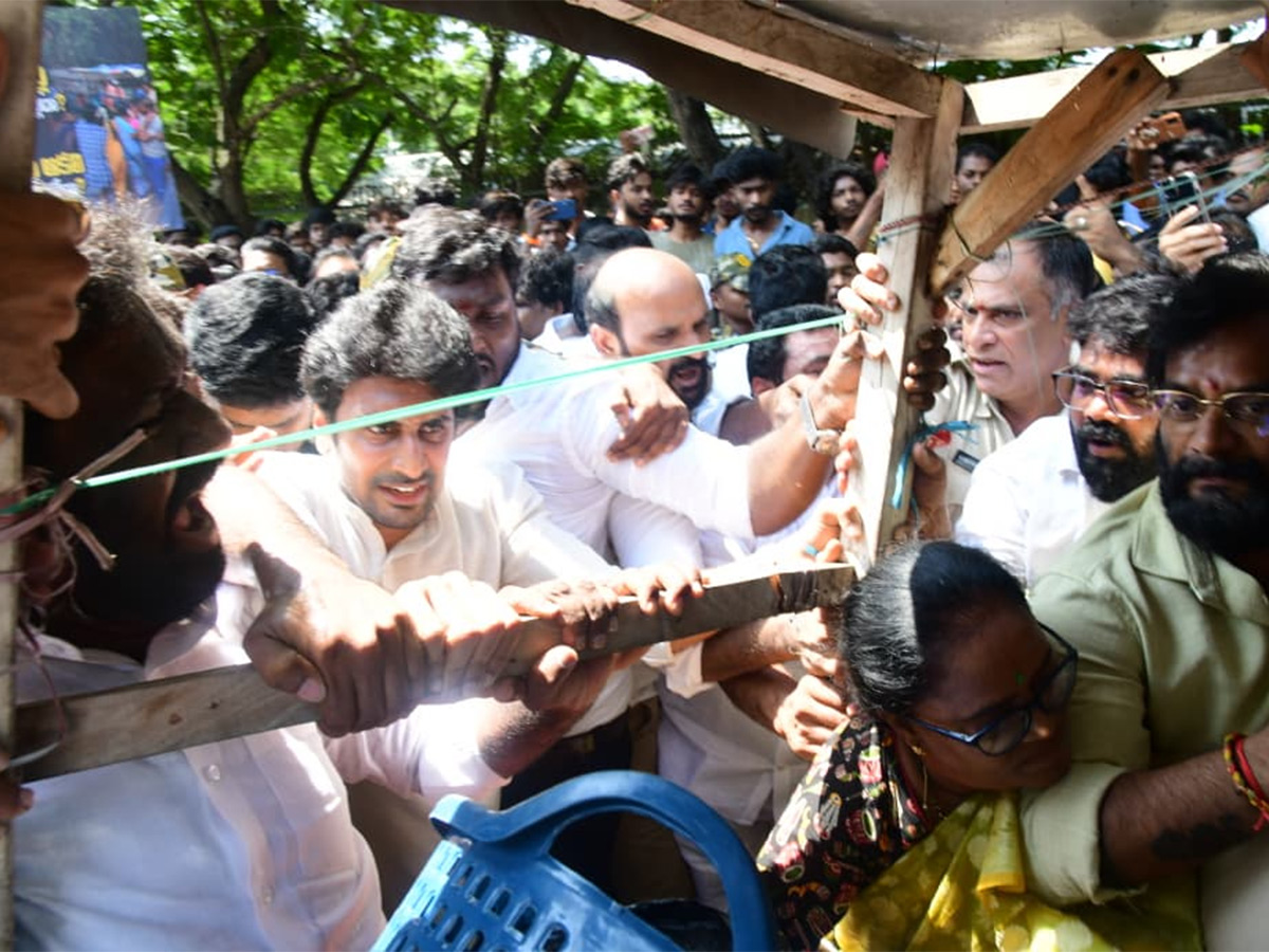 YSRCP Leaders Protest At Tirumala Alipiri HD Photos22