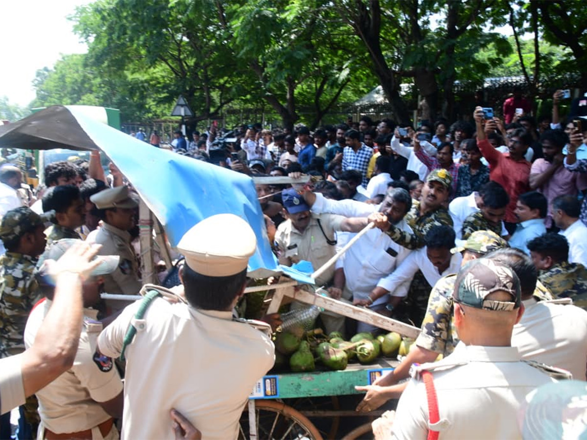 YSRCP Leaders Protest At Tirumala Alipiri HD Photos23