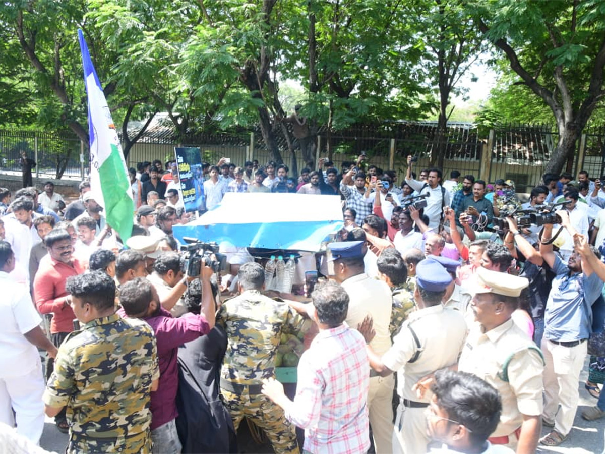 YSRCP Leaders Protest At Tirumala Alipiri HD Photos24