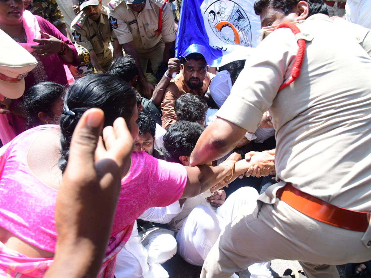 YSRCP Leaders Protest At Tirumala Alipiri HD Photos3