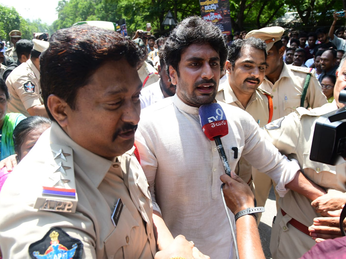 YSRCP Leaders Protest At Tirumala Alipiri HD Photos4