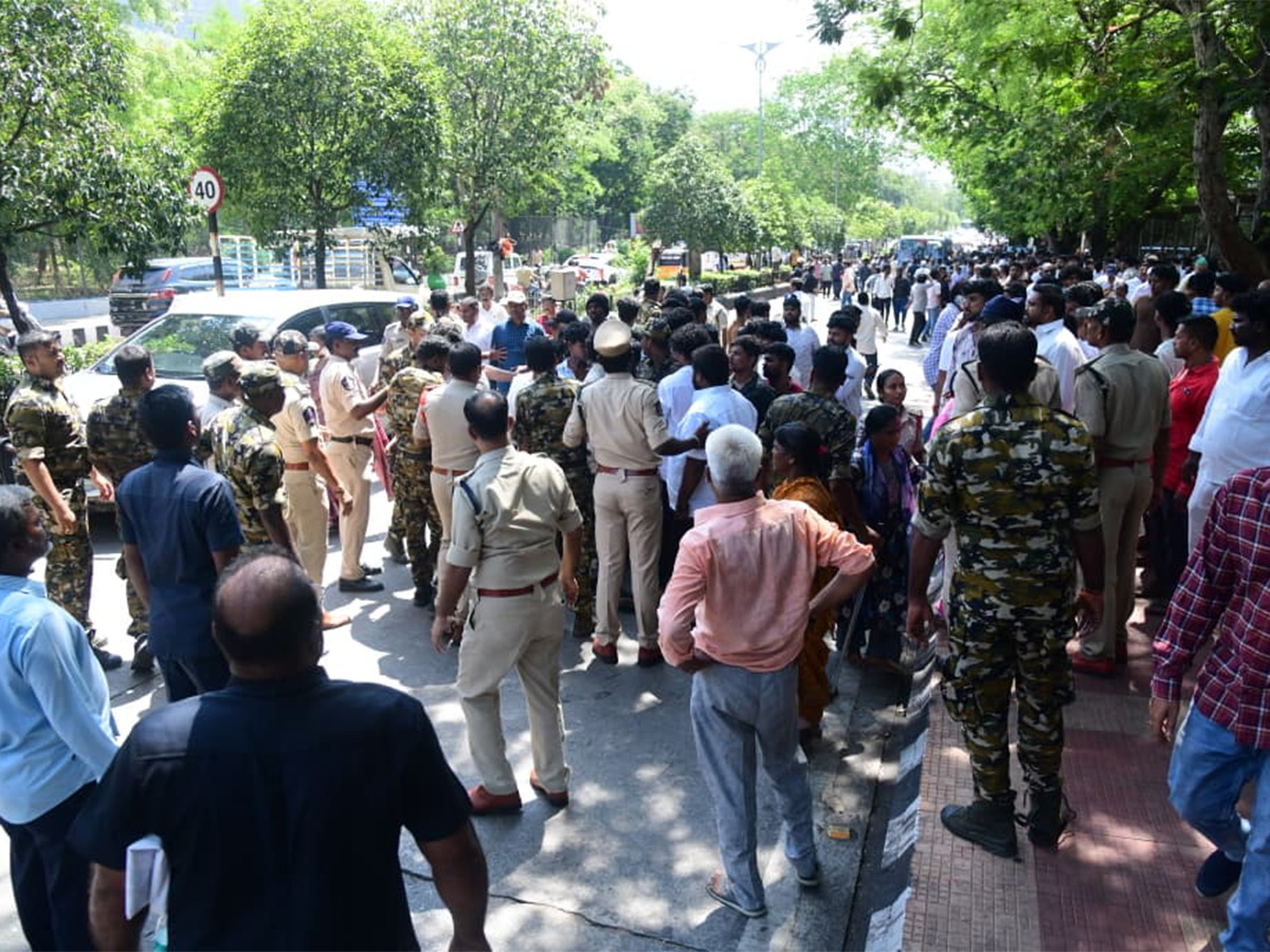 YSRCP Leaders Protest At Tirumala Alipiri HD Photos5