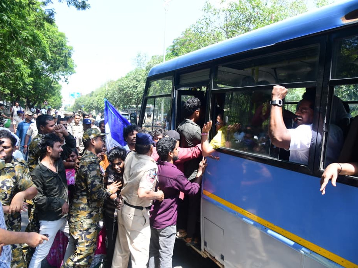 YSRCP Leaders Protest At Tirumala Alipiri HD Photos6