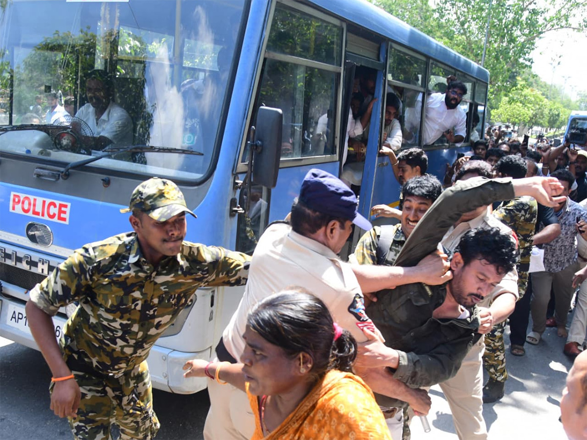 YSRCP Leaders Protest At Tirumala Alipiri HD Photos7