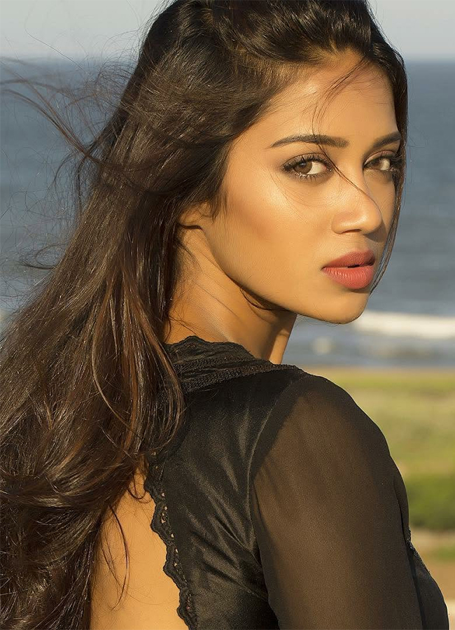 Actress Nivetha Pethuraj HD Photos14