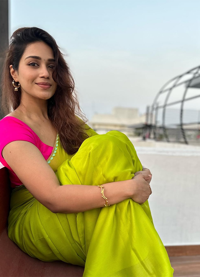 Actress Nivetha Pethuraj HD Photos6