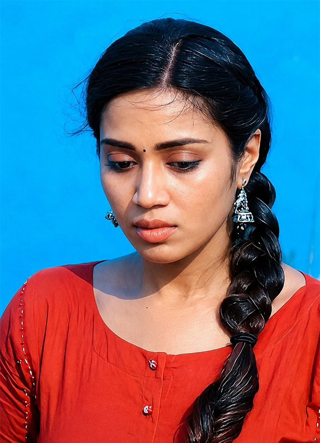 Actress Nivetha Pethuraj HD Photos9