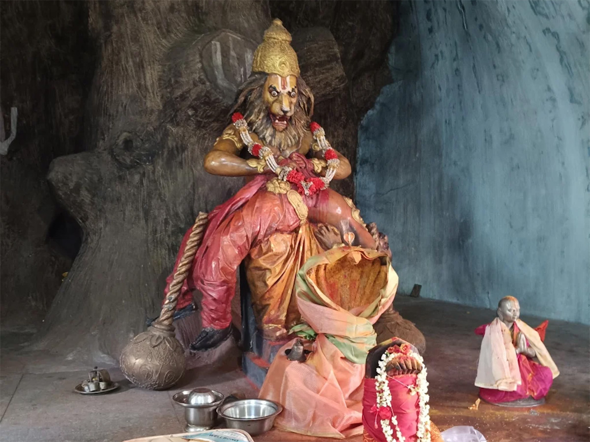 Devotional : Nampally Gutta Laxmi Narasimha Swami Temple HD Photos14