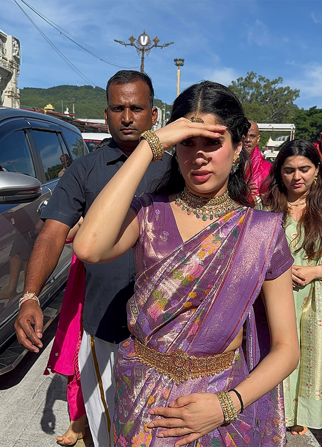 Peddi Actress Janhvi Kapoor Visit Tirumala Viral Photos10