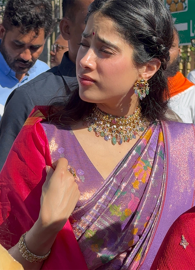 Peddi Actress Janhvi Kapoor Visit Tirumala Viral Photos12