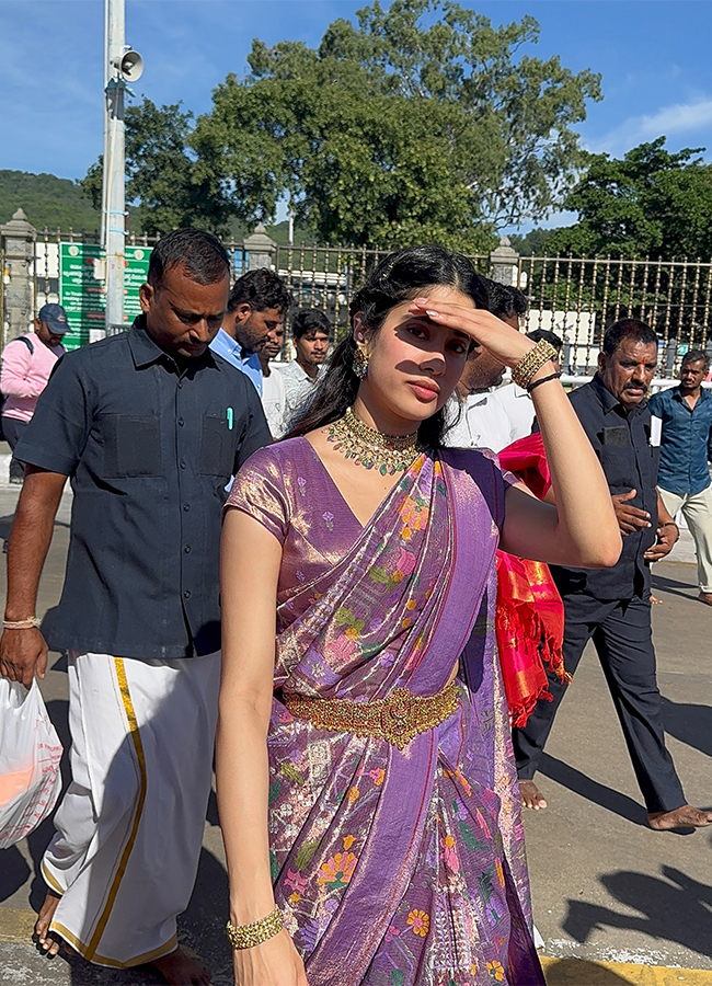 Peddi Actress Janhvi Kapoor Visit Tirumala Viral Photos7
