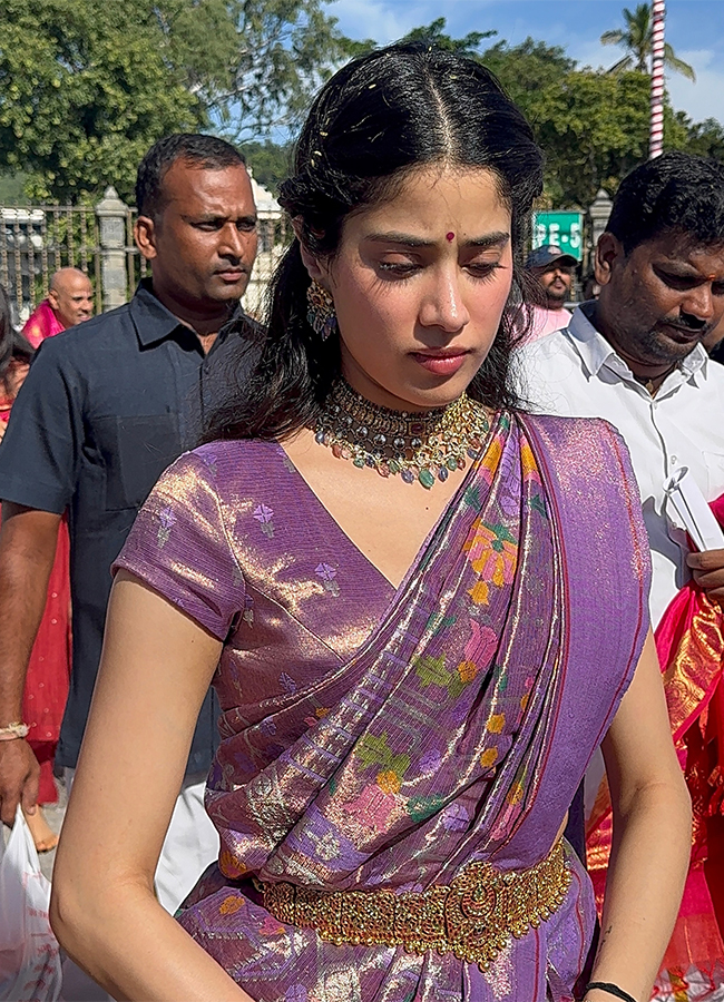 Peddi Actress Janhvi Kapoor Visit Tirumala Viral Photos8