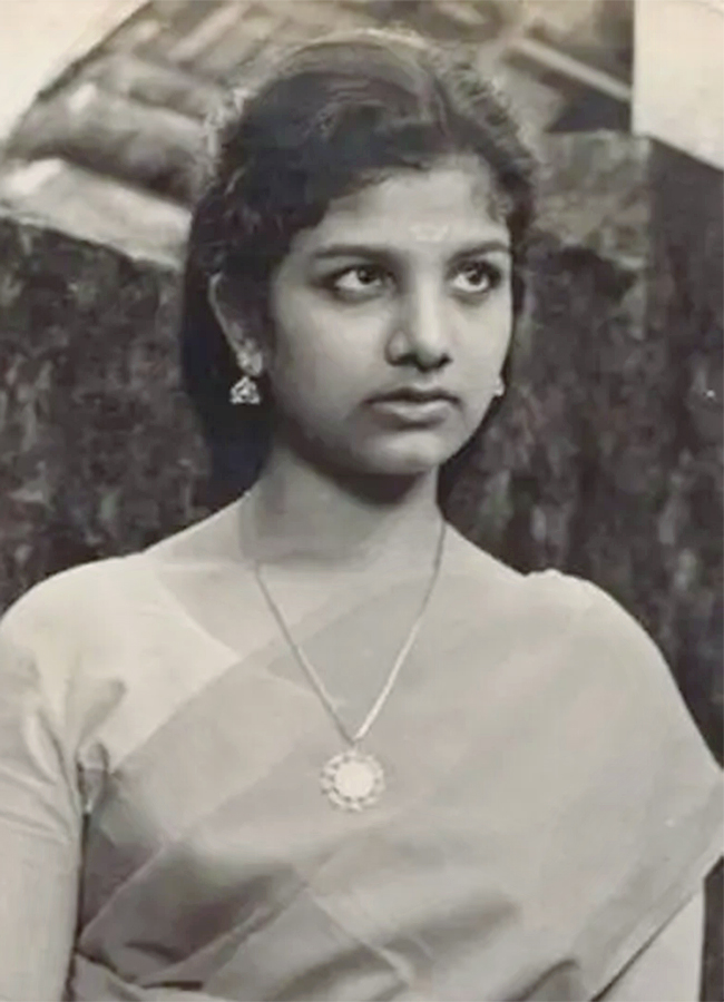 Actress Rambha Rare And Unseen Photos Viral20