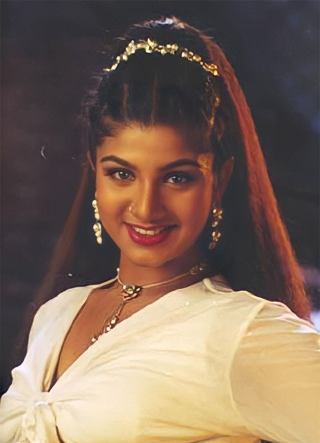Actress Rambha Rare And Unseen Photos Viral22