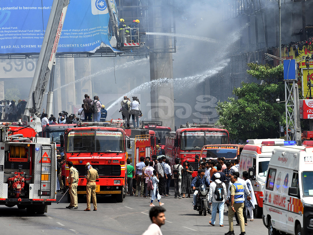 Hyderabad : Ameerpet Fire Accident HD Photos11