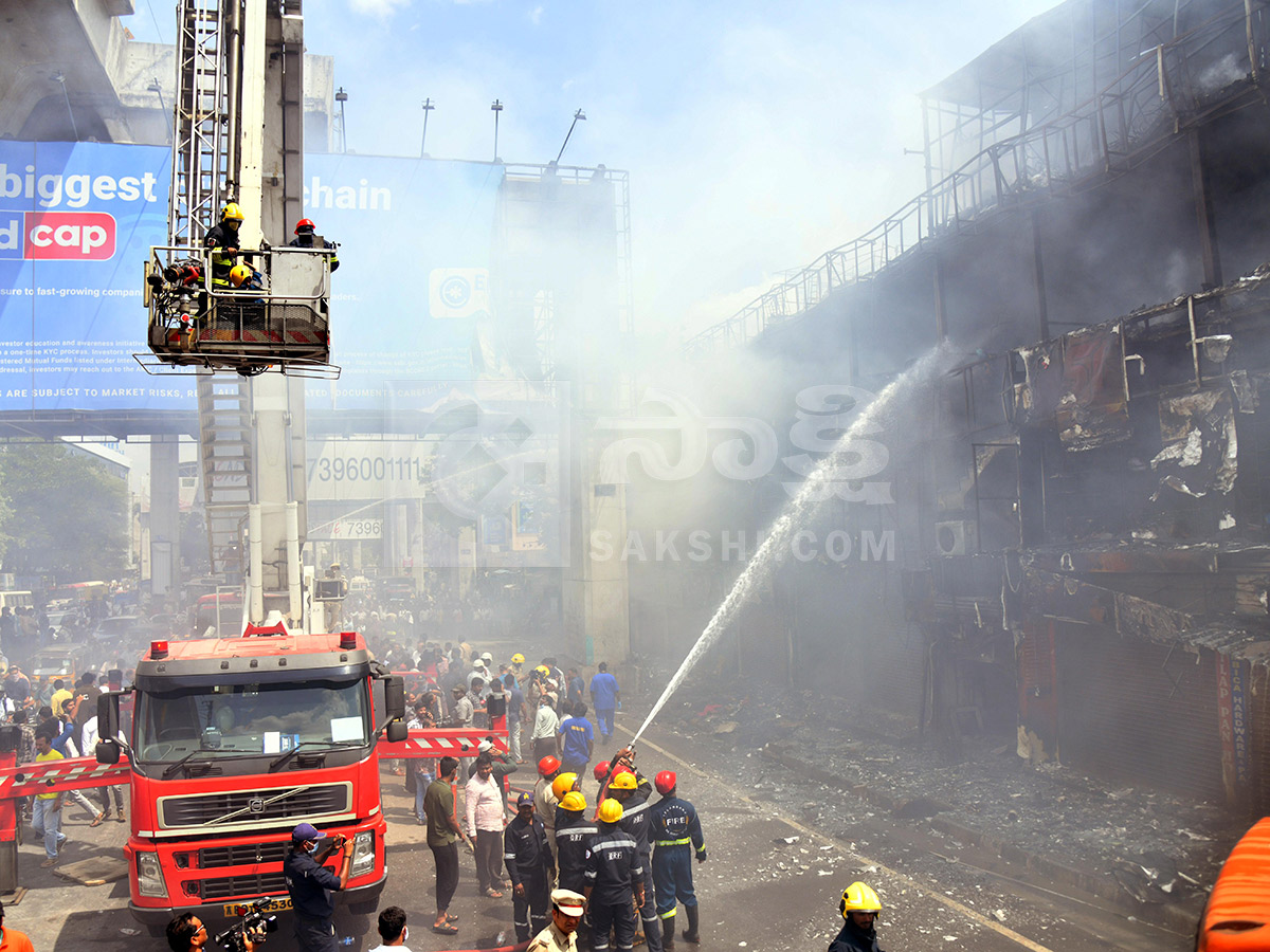Hyderabad : Ameerpet Fire Accident HD Photos12