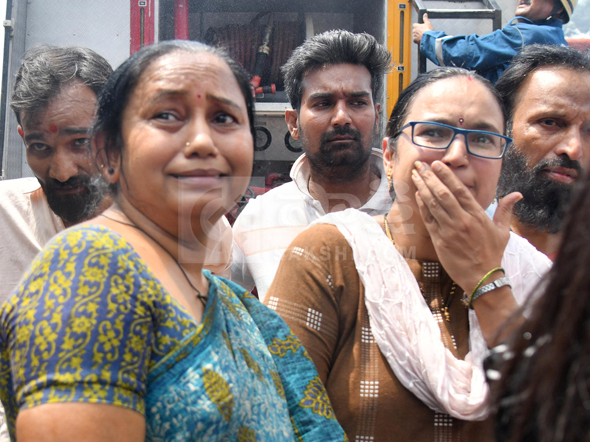 Hyderabad : Ameerpet Fire Accident HD Photos13