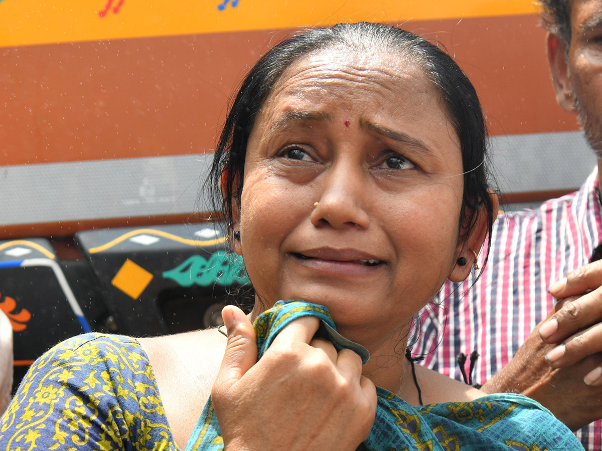 Hyderabad : Ameerpet Fire Accident HD Photos14
