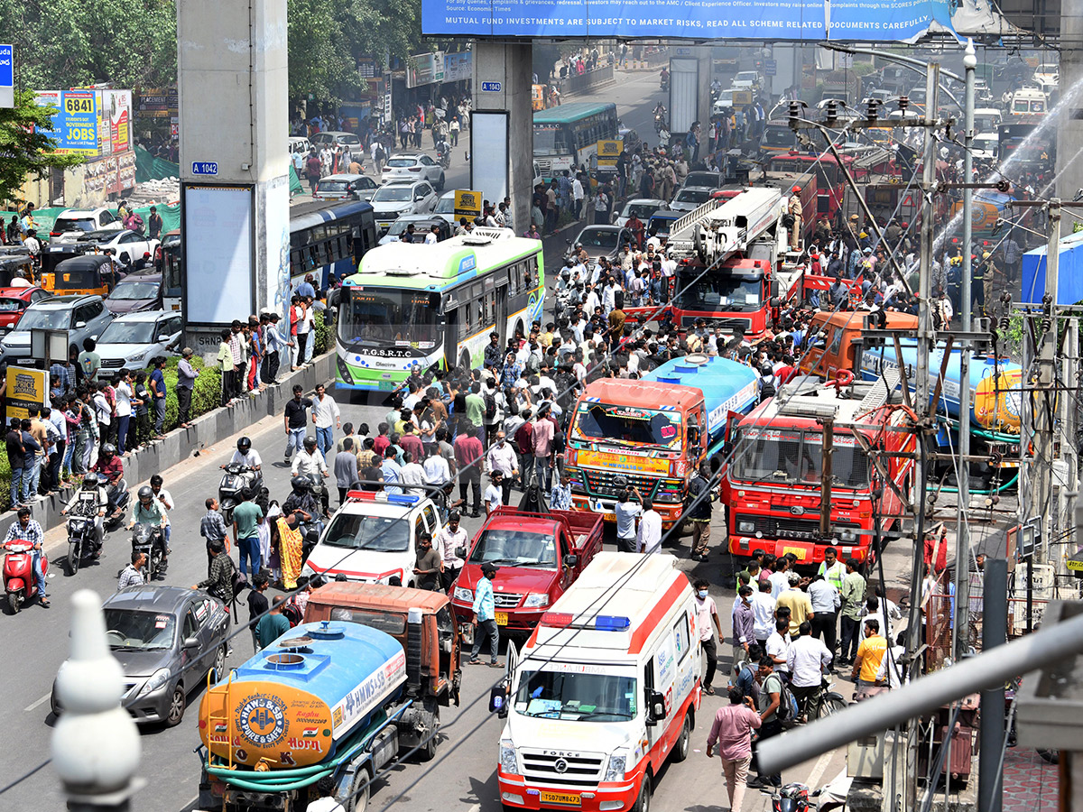 Hyderabad : Ameerpet Fire Accident HD Photos15