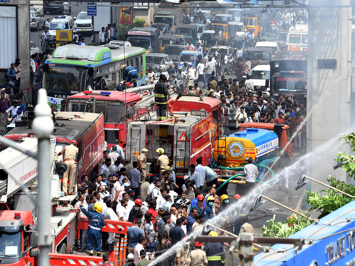 Hyderabad : Ameerpet Fire Accident HD Photos16