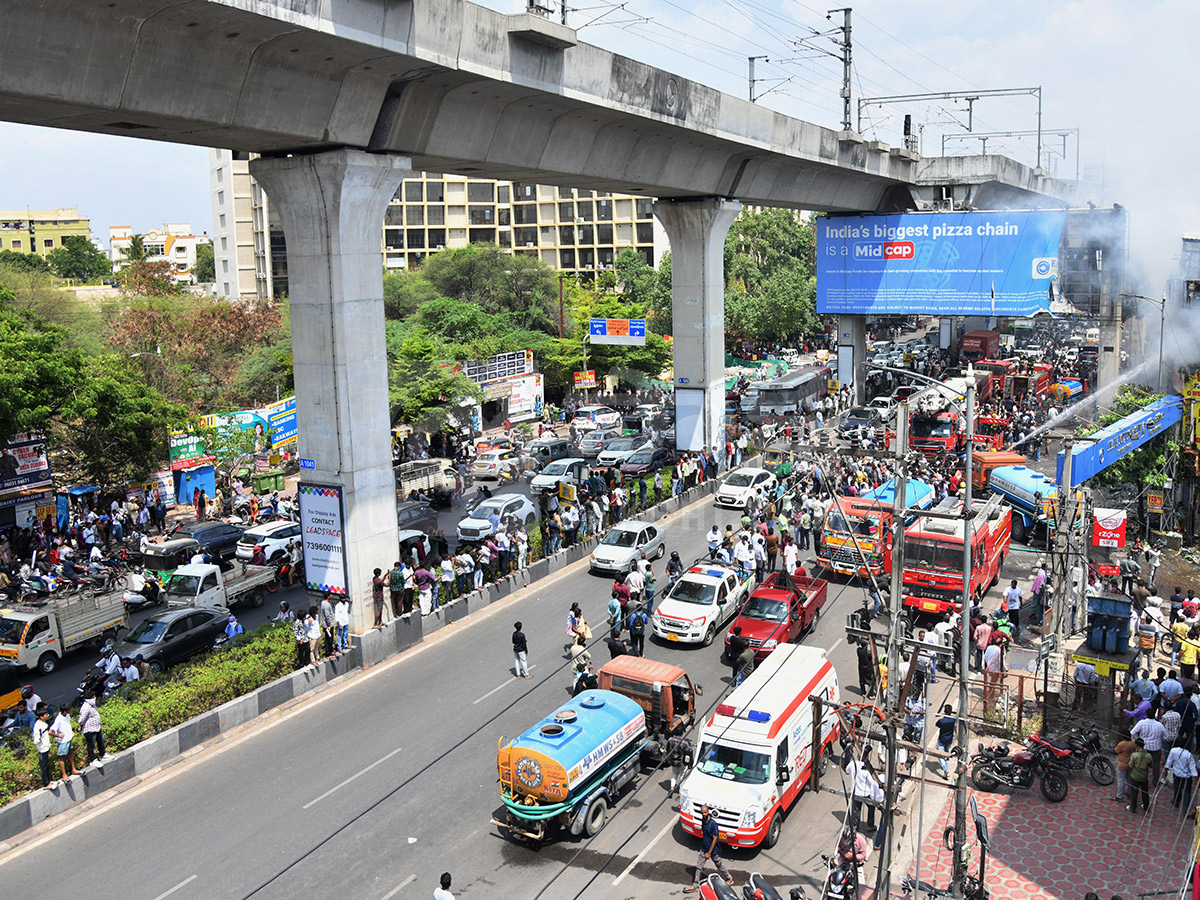 Hyderabad : Ameerpet Fire Accident HD Photos17