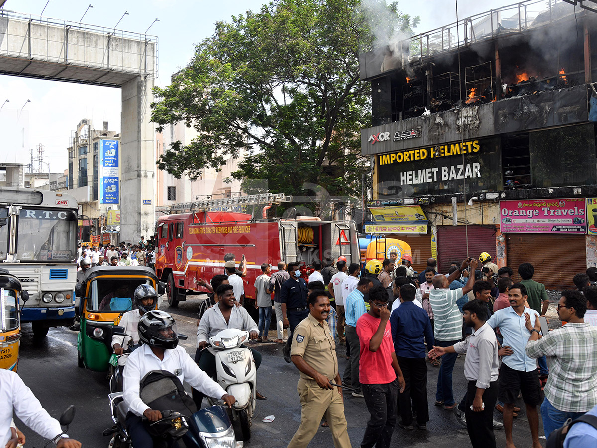 Hyderabad : Ameerpet Fire Accident HD Photos19