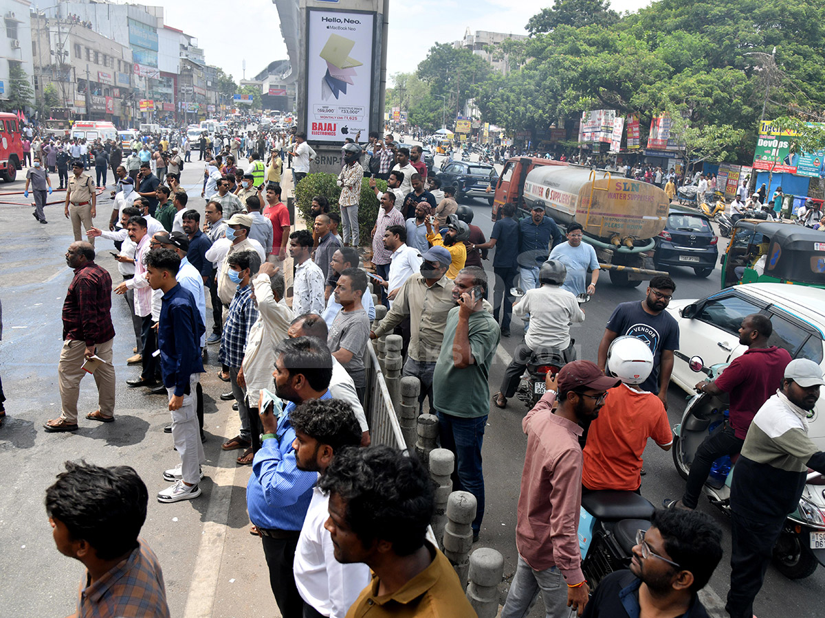 Hyderabad : Ameerpet Fire Accident HD Photos20