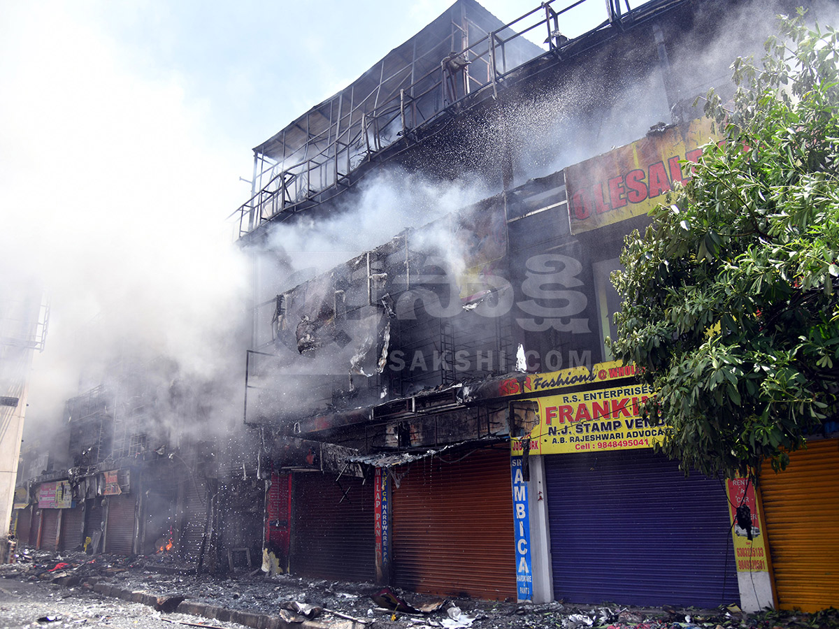 Hyderabad : Ameerpet Fire Accident HD Photos21