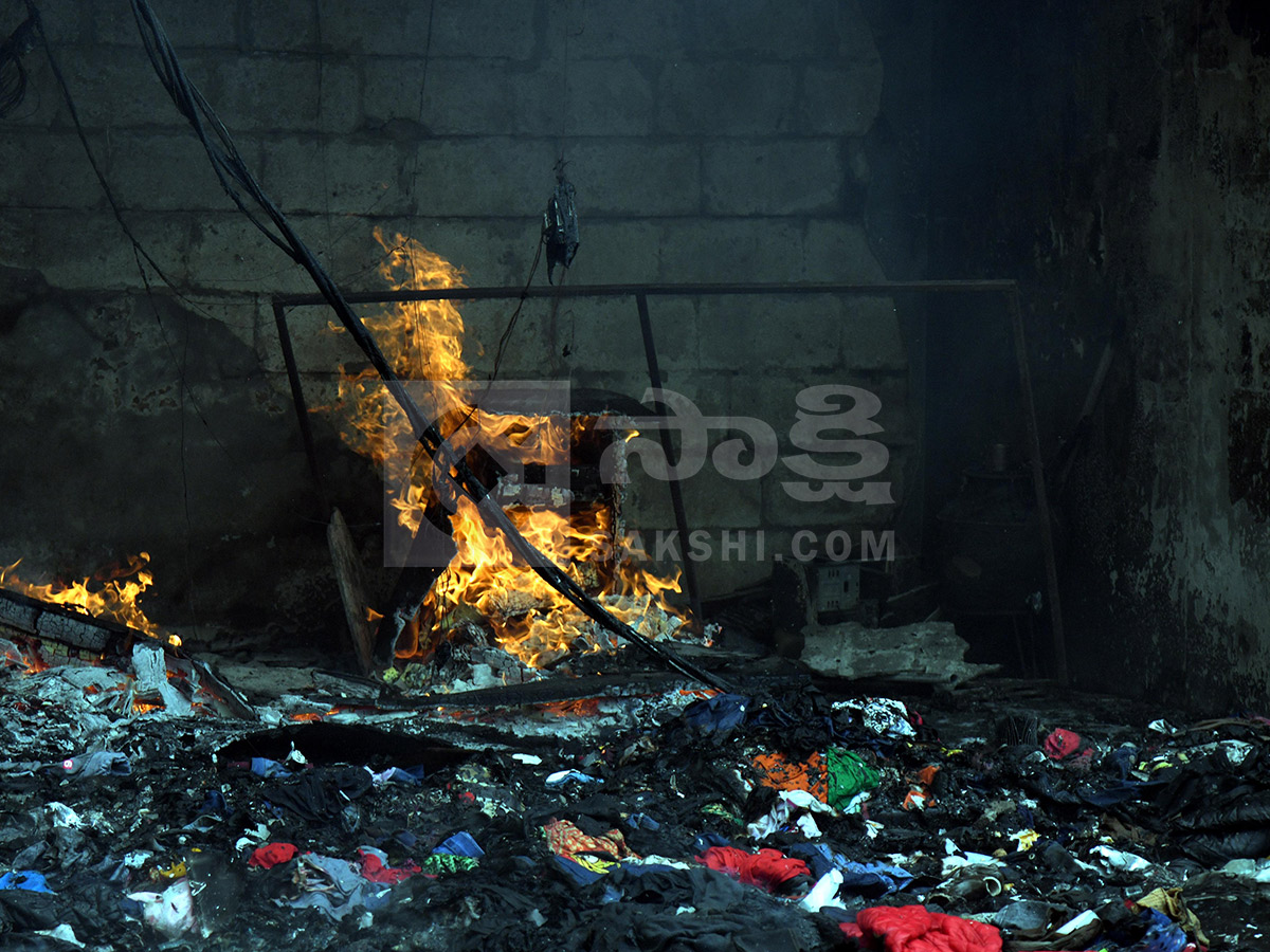 Hyderabad : Ameerpet Fire Accident HD Photos22